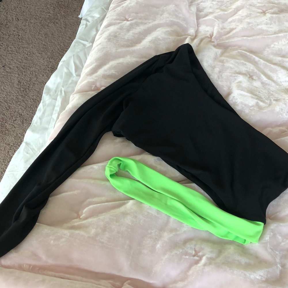 One sleeve crop top